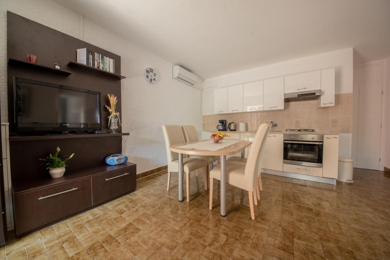 Apartman Bozica Appartement Vir Buitenkant foto